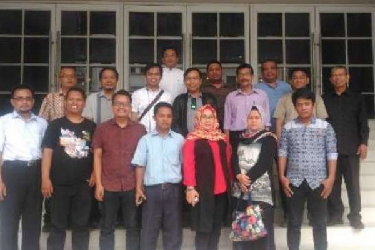  Dikunjungi FWL DPRD Riau, Harian Analisa Berbagi Kisah Tetap Eksis