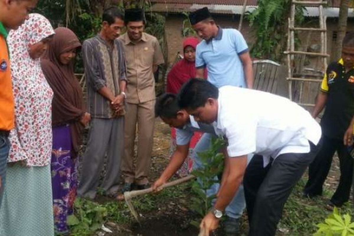 Masyarakat Kerinci Barat Tanam 300 Bibit Jambu Kristal