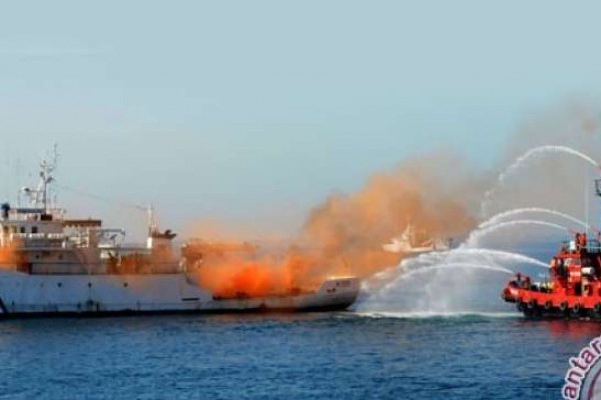 Polres Dumai Lakukan Penyelidikan Terkait Terbakarnya Kapal Angkut BBM
