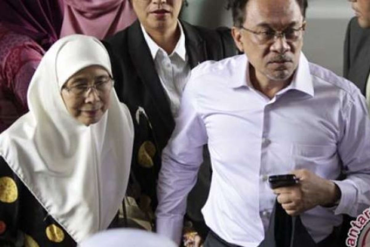  Sidang Kasasi Anwar Ibrahim Diwarnai Unjuk Rasa