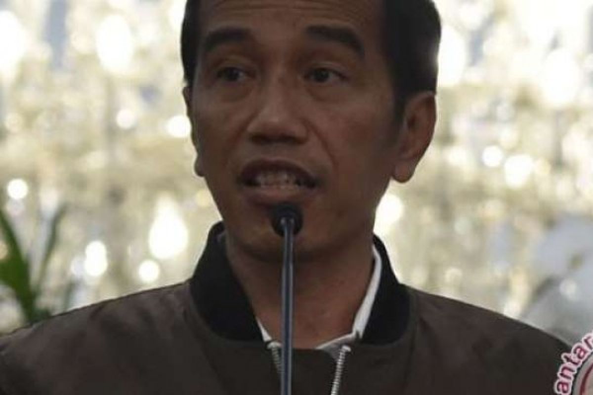 Jokowi Ikuti Trend Berpakaian Anak Muda?