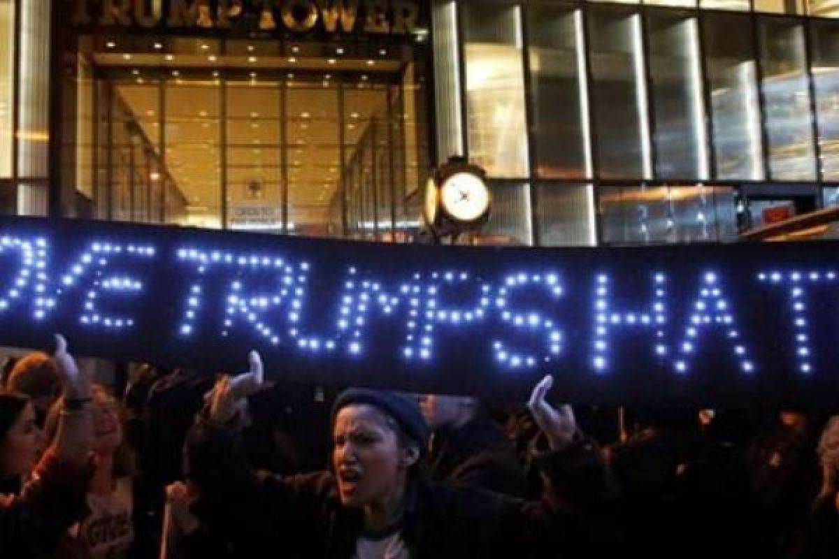 Trump Tower Makin Ramai Oleh Para Pengunjuk Rasa