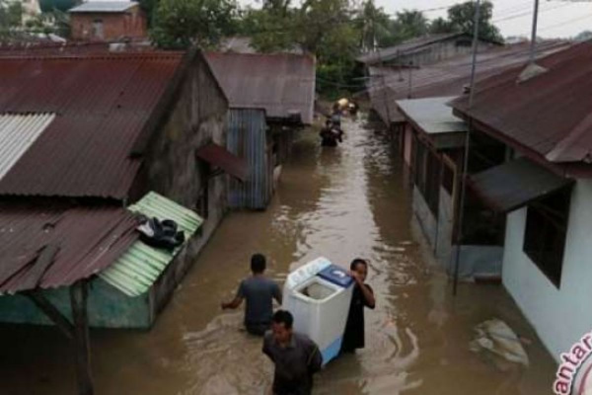 Floods Submerge 700 Houses In Rokan Hulu, Riau
