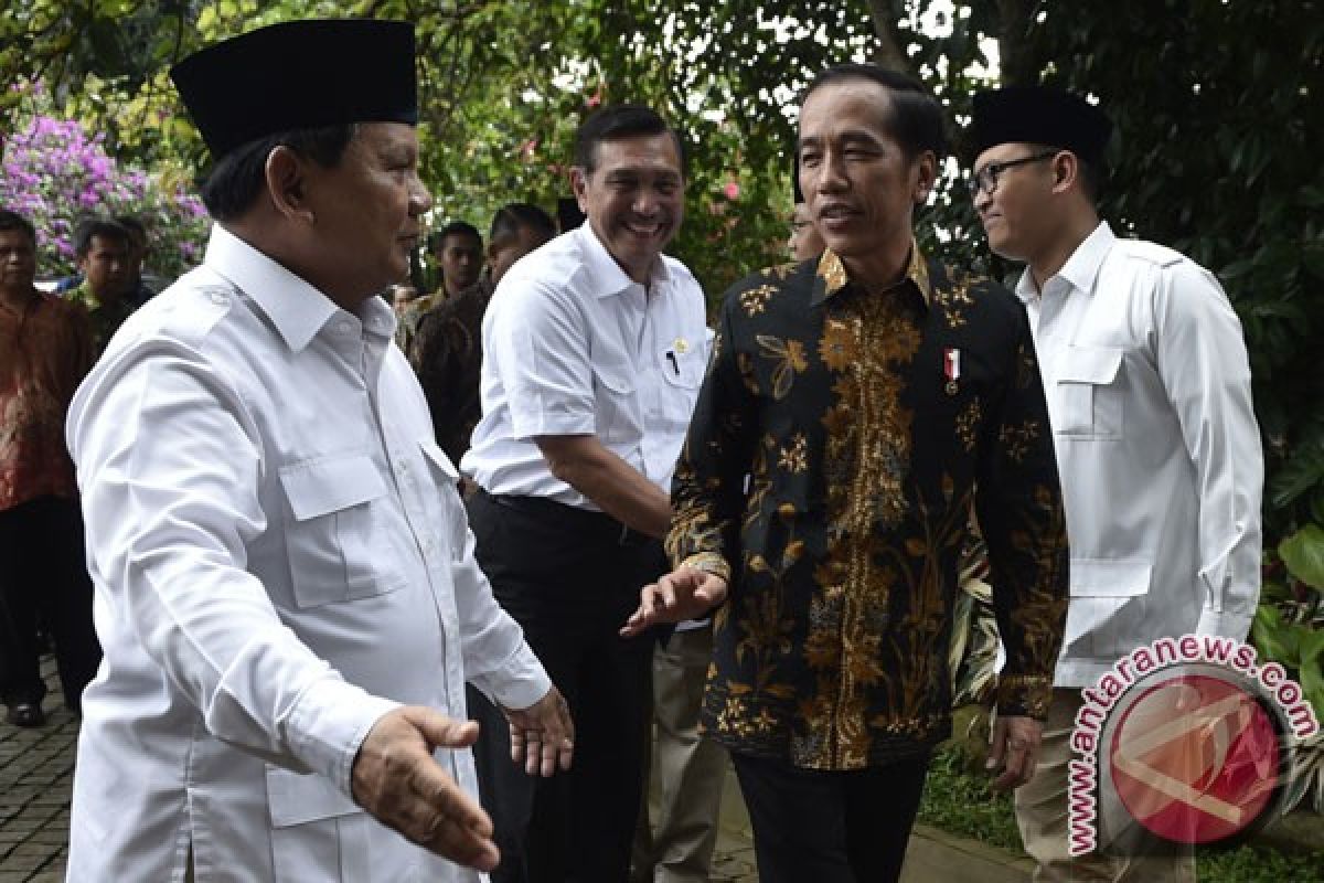 Prabowo sambut Jokowi di Hambalang