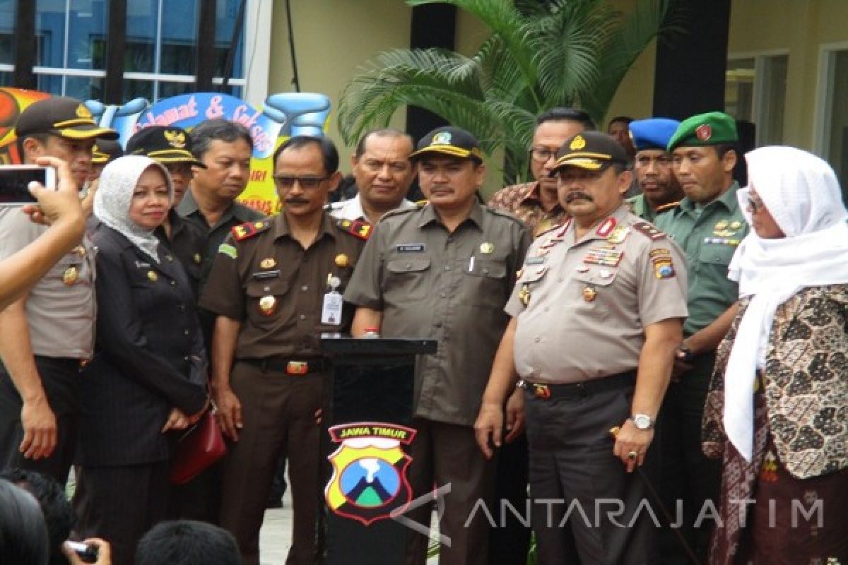  Kapolda Jatim Apresiasi Layanan E-Tilang di Polres Kediri      