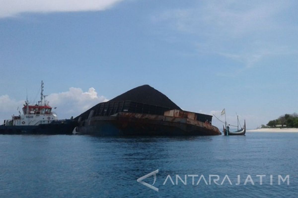 Kapal Angkut Batu Bara Kandas di Sumenep