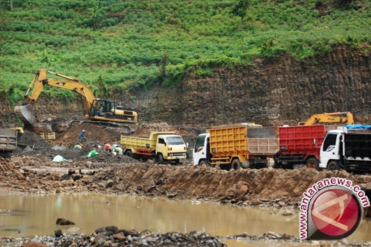 Masyarakat tolak tambang di hutan Pining