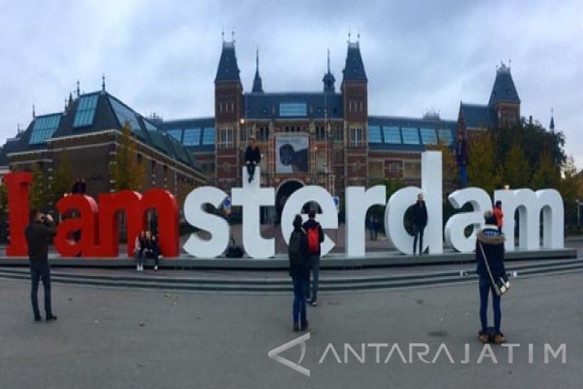 Amsterdam larang kendaraan berbahan bakar bensin dan solar