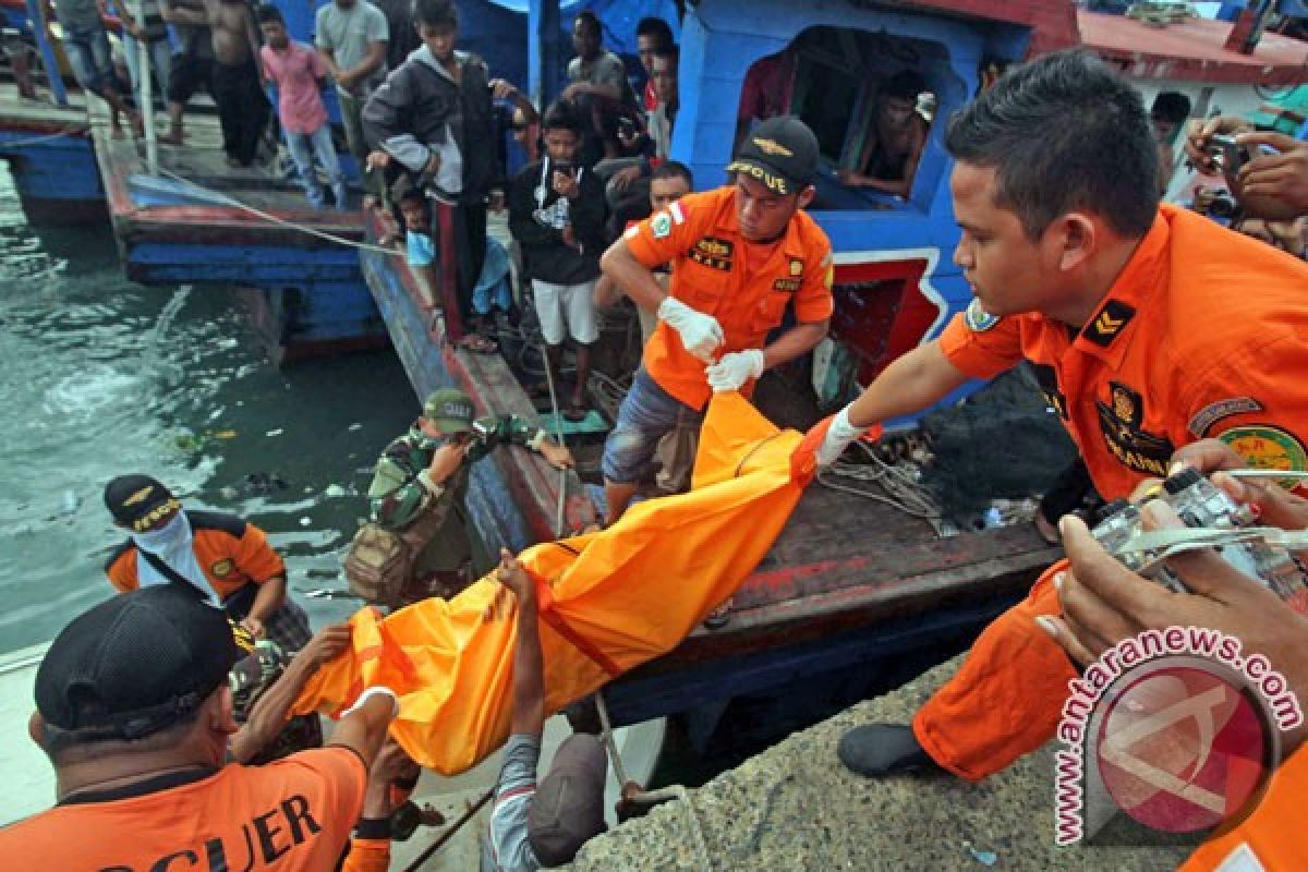 Potongan tubuh dievakuasi di perairan Sampang