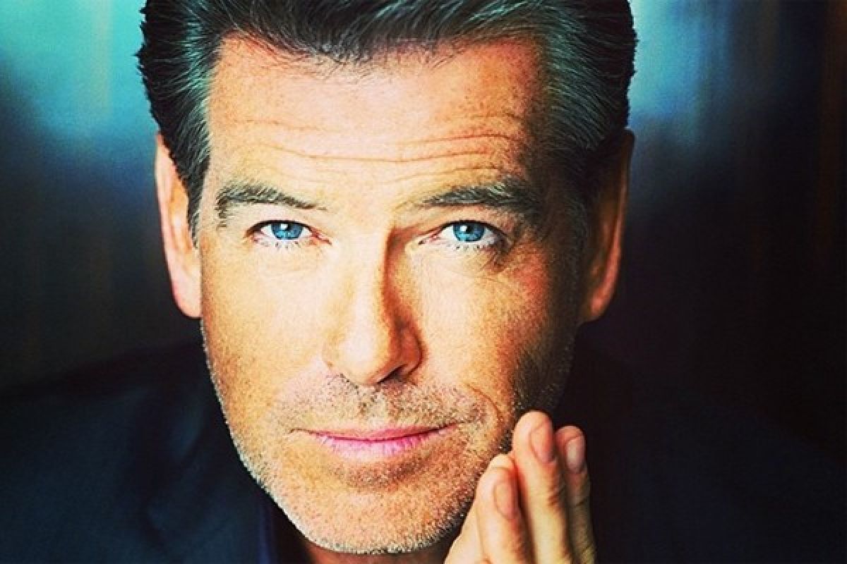 Pierce Brosnan dapat penghargaan dari European Film Academy