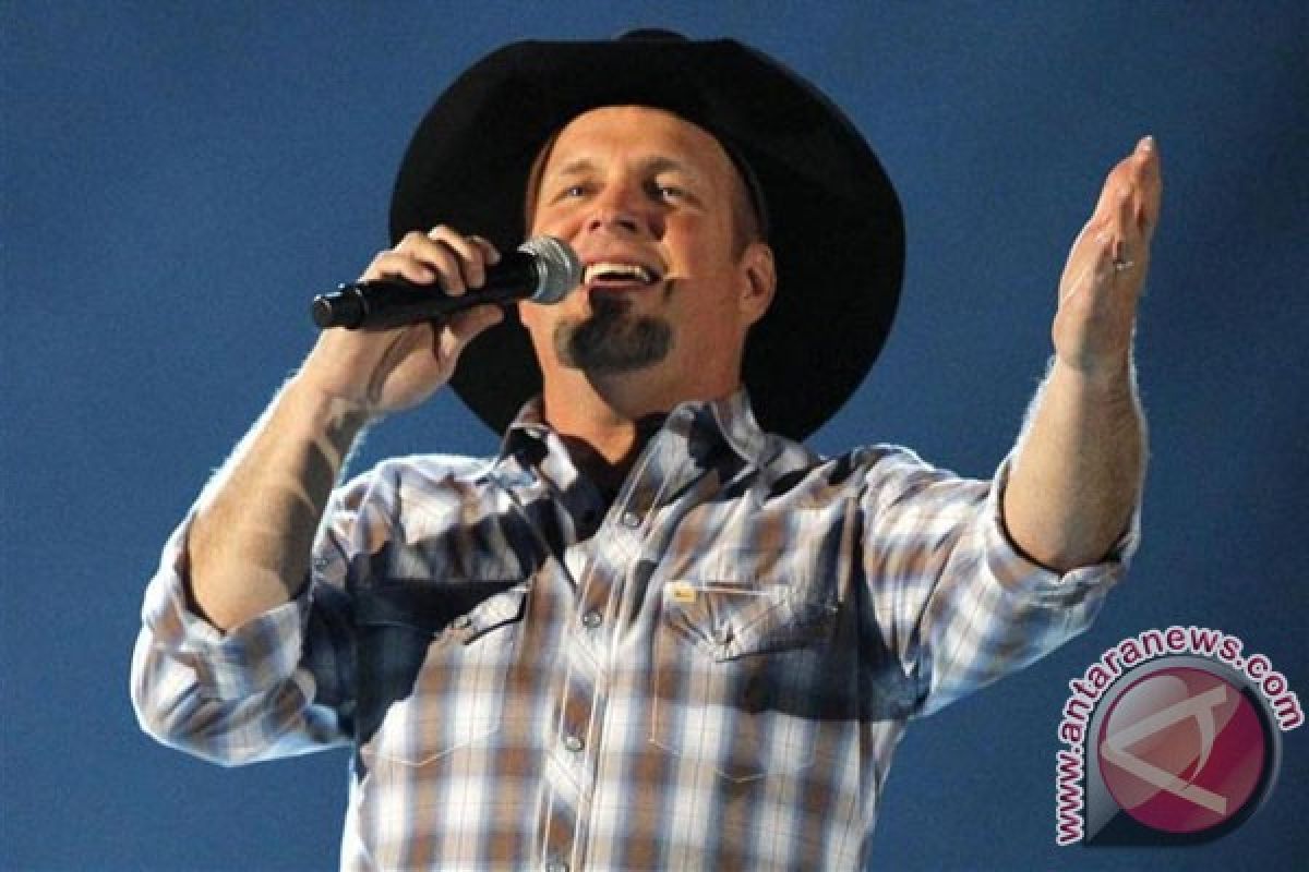 Garth Brooks berjaya pada Country Music Awards, Beyonce memukau