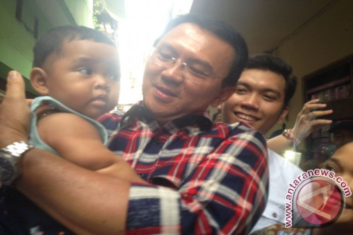 Ahok sambangi warga Pejaten