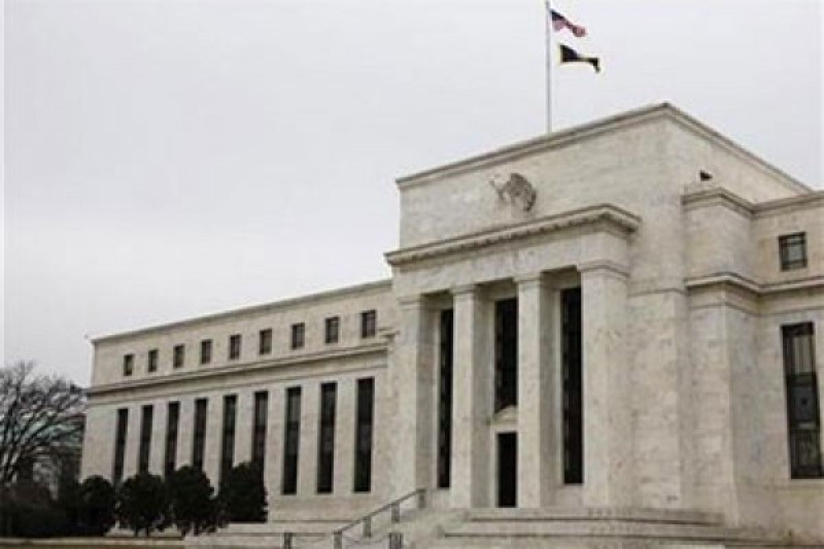 Emas melonjak meski Federal Reserve naikkan suku bunga