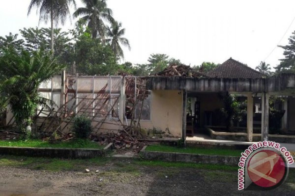 Waduh, Kantor Kecamatan Ciemas Sukabumi Ambruk