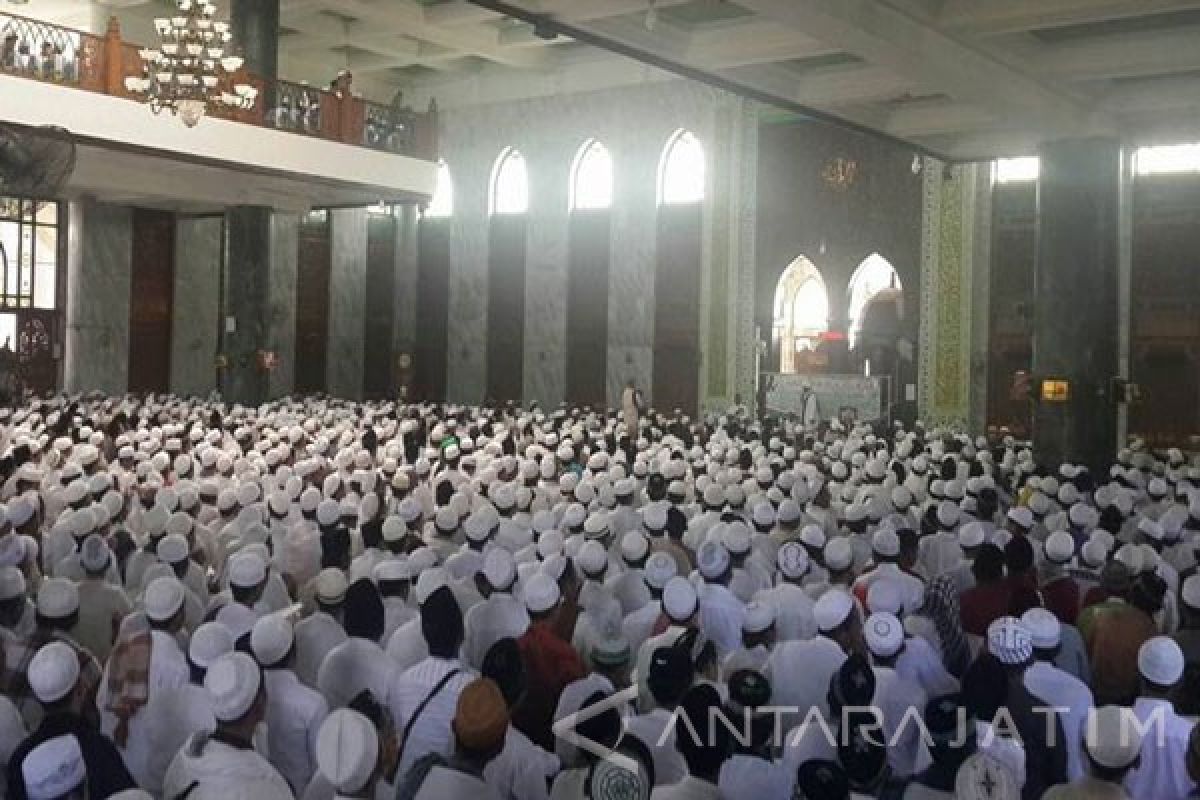 Ribuan Muslim Istighatsah Doakan Keselamatan Bangsa