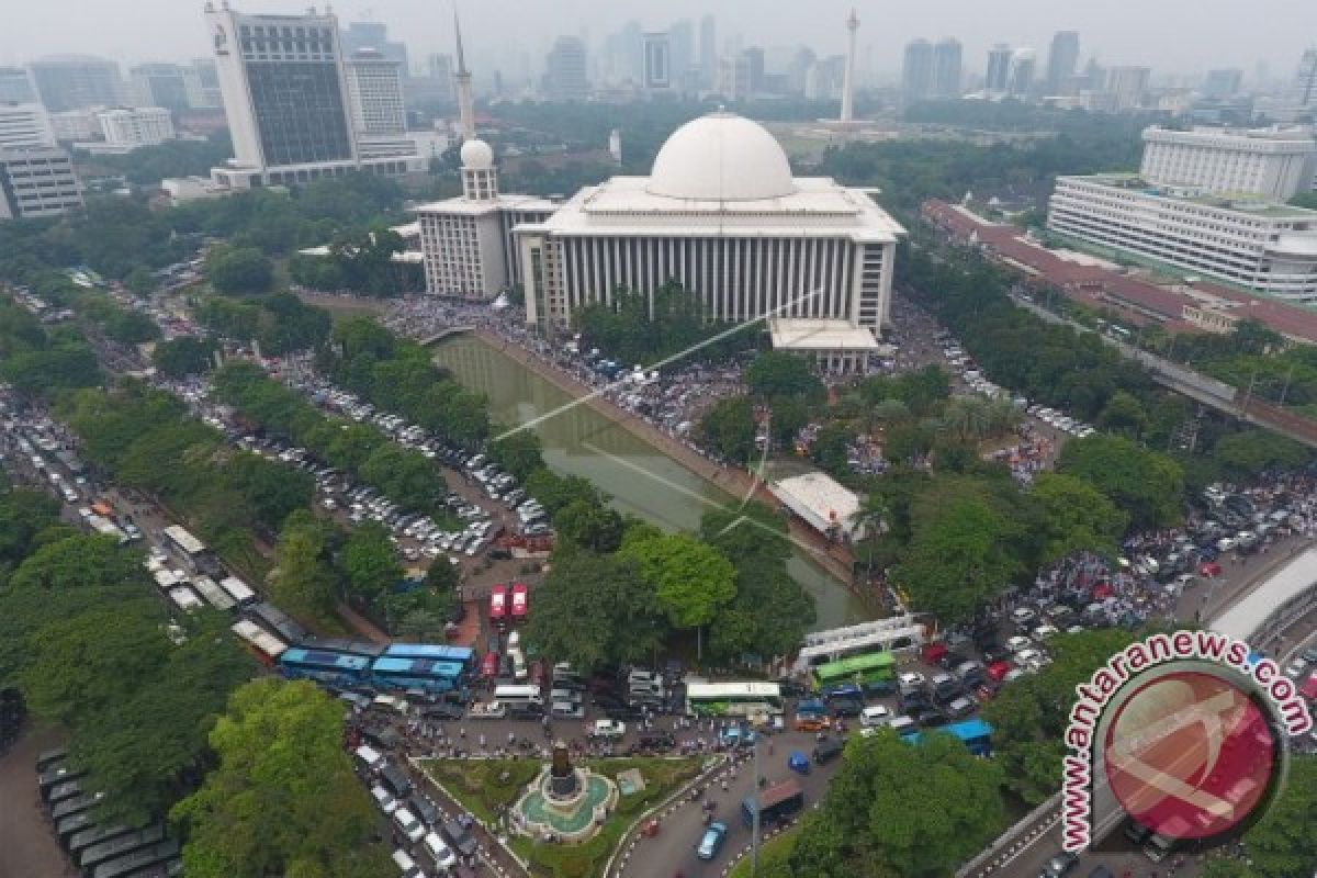 Massa Bersiap Unjuk Rasa Damai