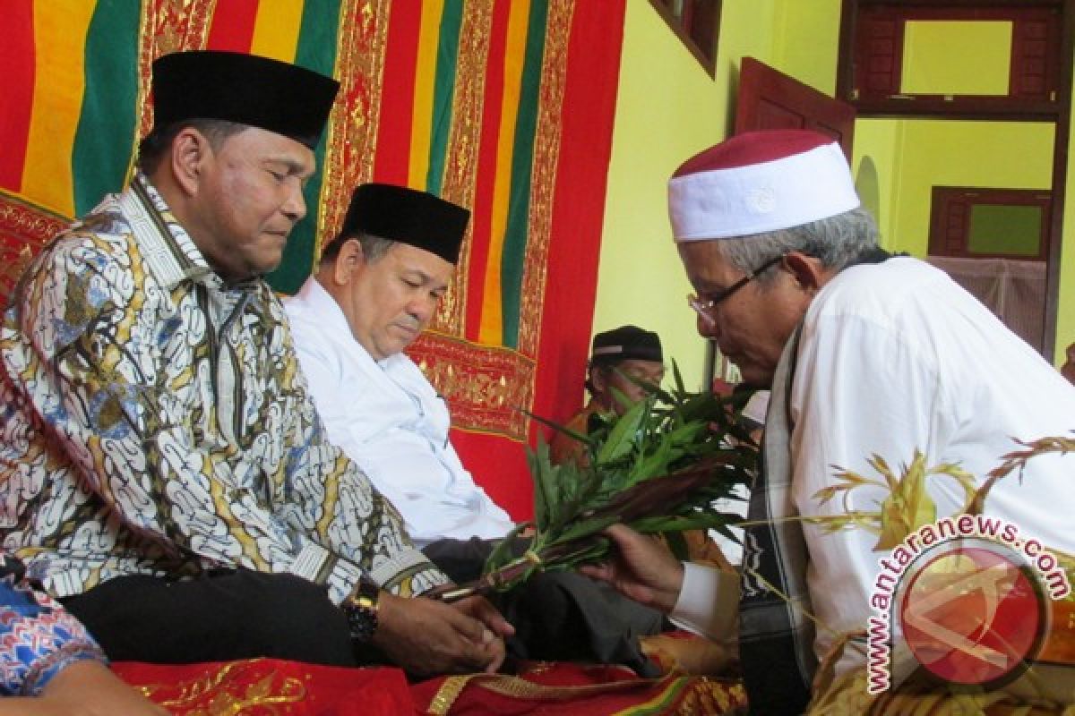 Abdullah Puteh terima peusijeuk ulama Aceh
