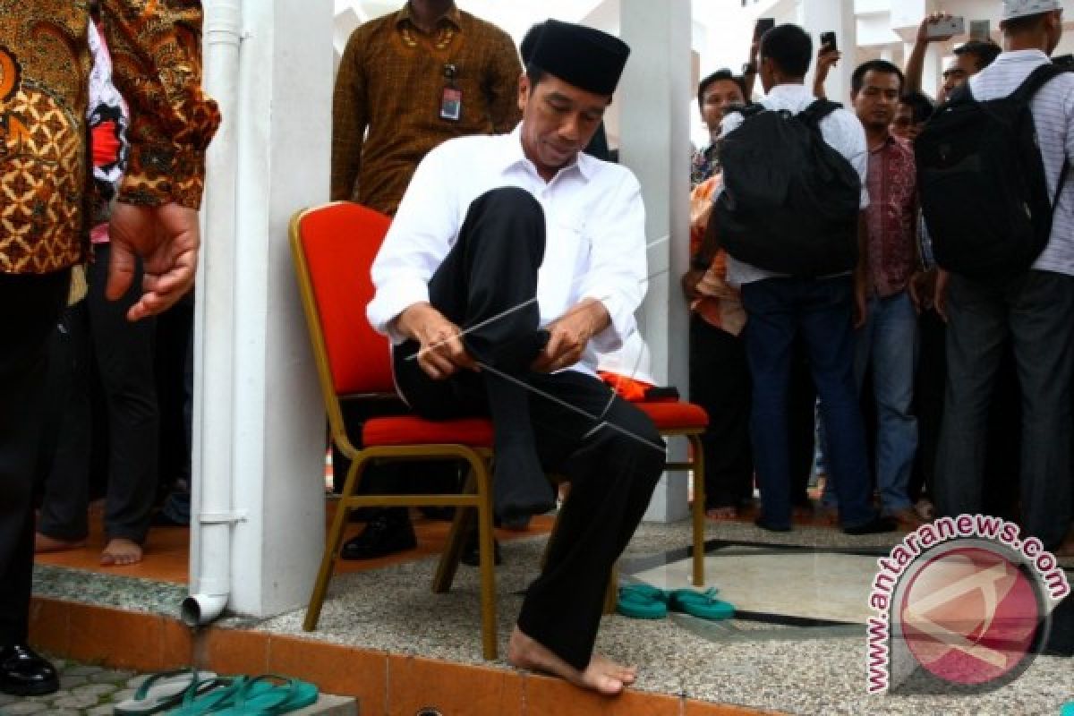 Presiden Jokowi Shalat Jumat