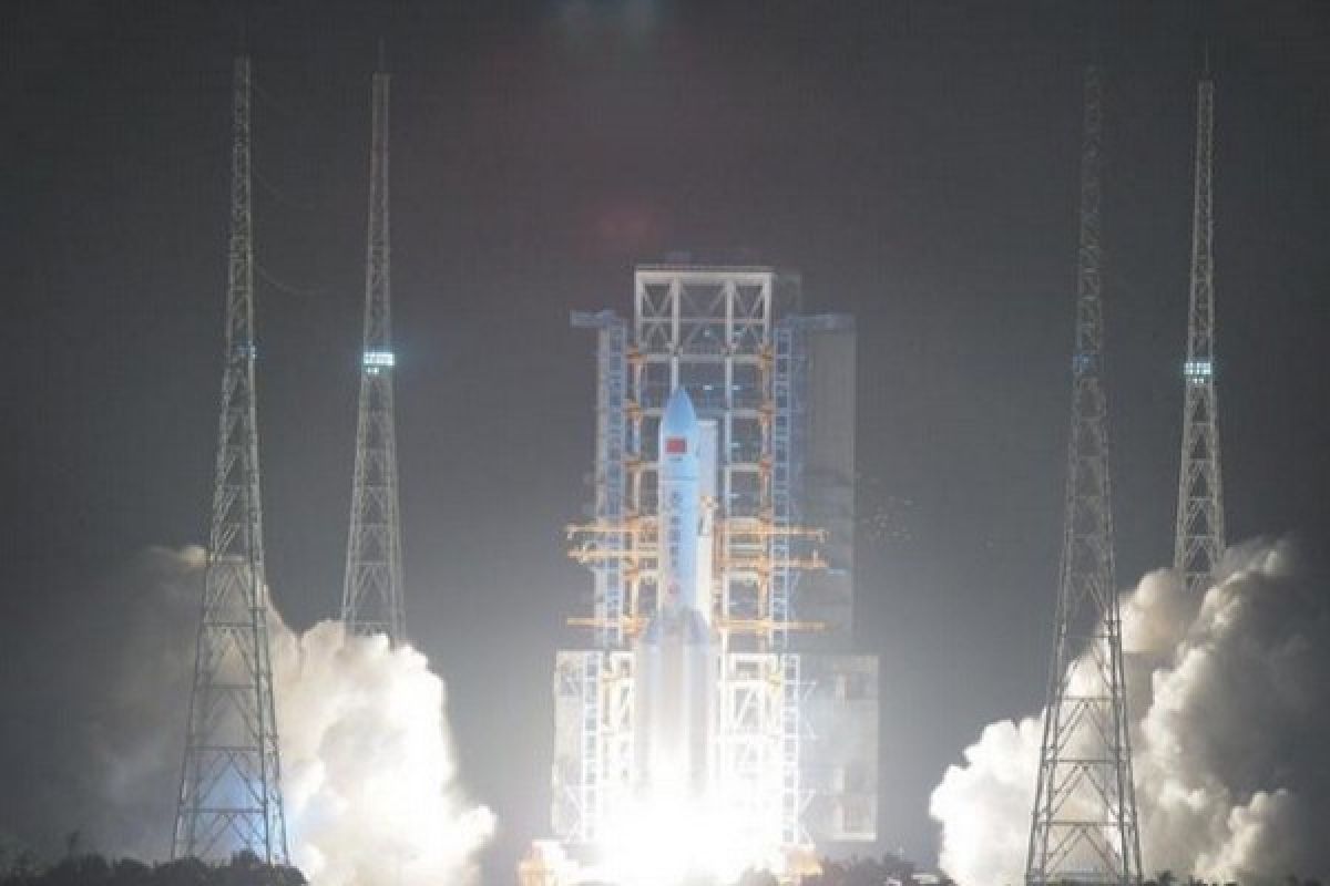 China boosts space programme with new heavy rocket launch