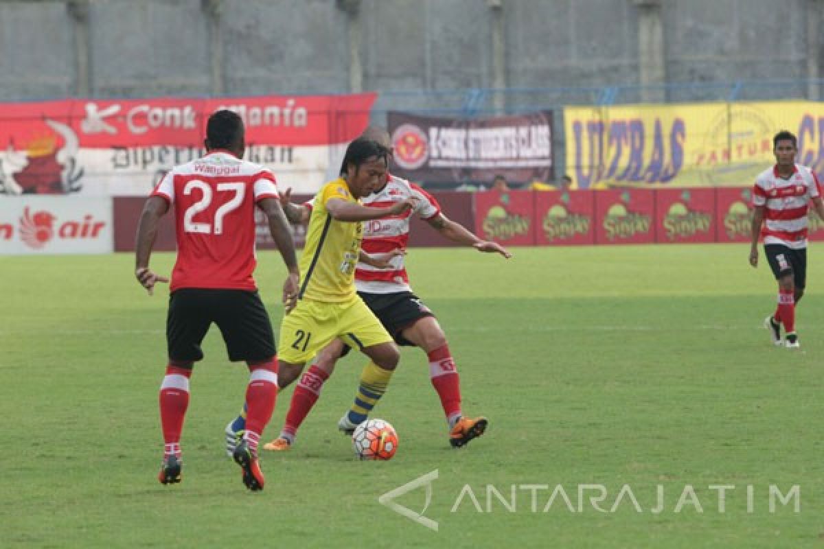 Madura United Kalahkan Persegres GU 4-1