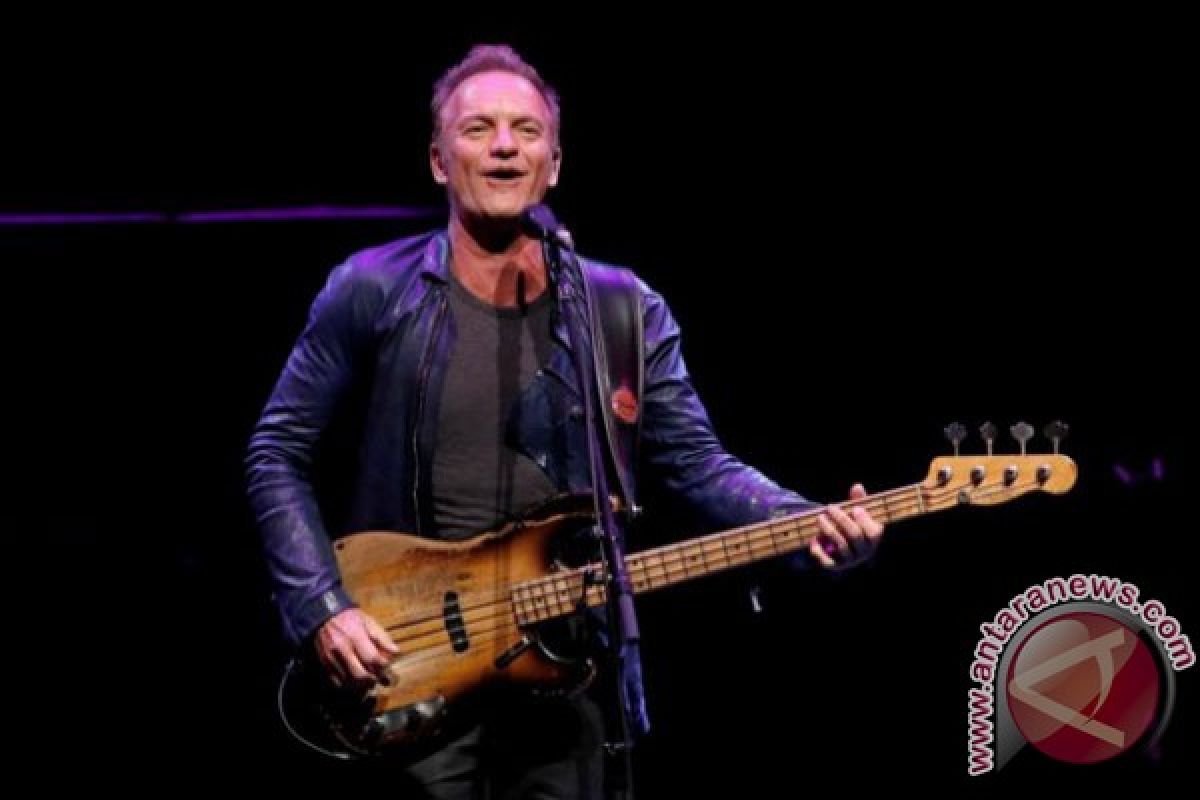 Sting gelar konser di situs serangan teror Paris 2015