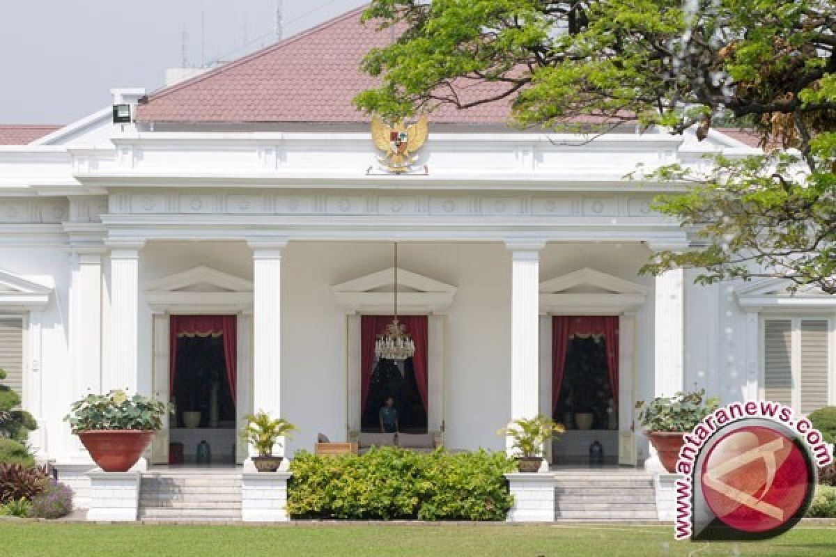 Panglima TNI, Kapolri, Menko Polhukam, Mensesneg, SesKab di Istana