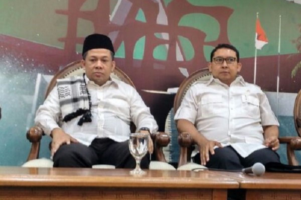 Two Deputy House speakers join Friday prayers in Istiqlal