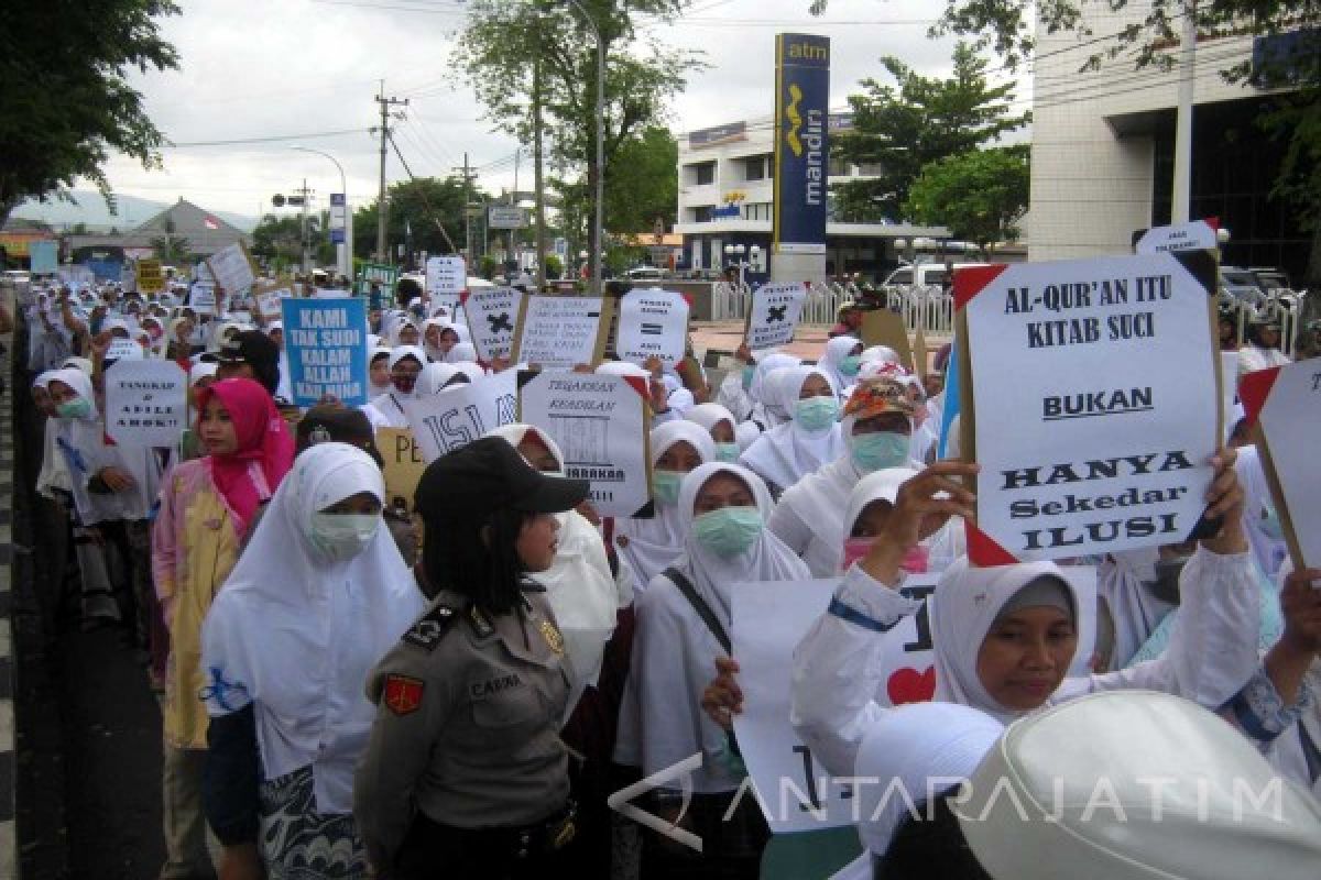 Demonstran Jember Desak Tuntaskan Kasus Penistaan Agama