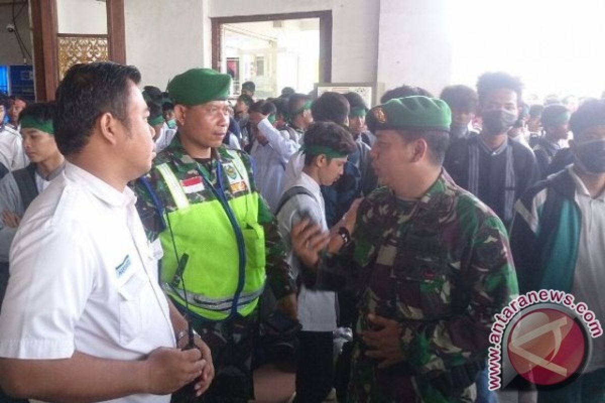 Stasiun Bogor Dipadati Massa Menuju Jakarta