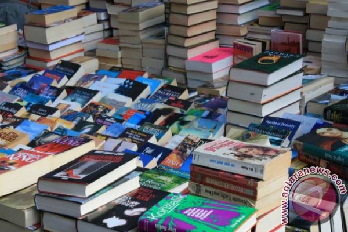 Sastrawan Gorontalo Luncurkan Buku Kumpulan Cerpen Perdana