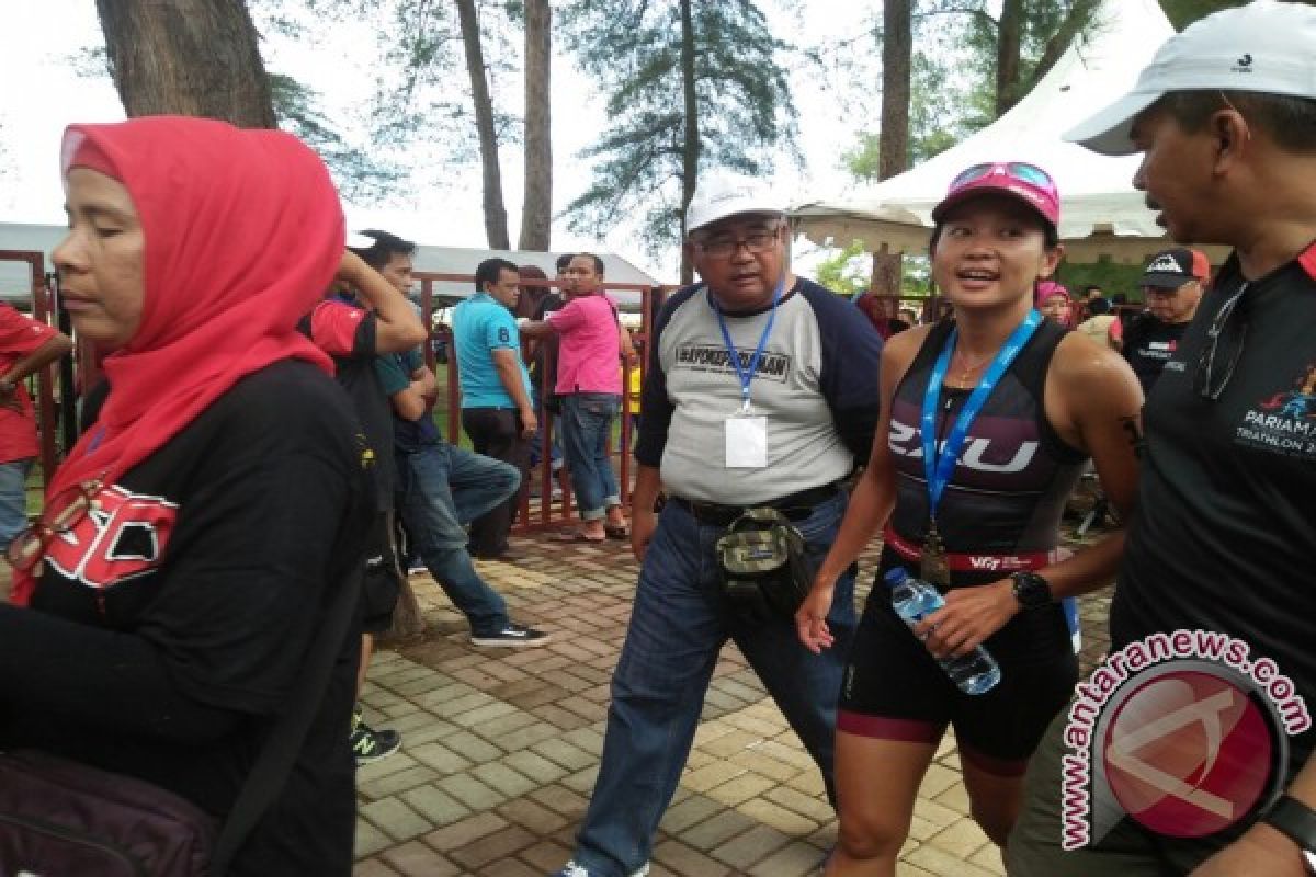 Atlet Triathlon Nasional Puji Ombak Di Pariaman