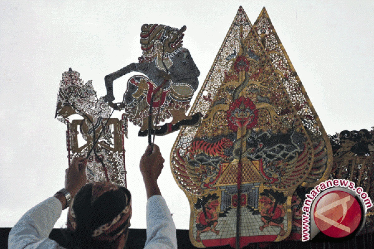 Wayang kulit pertama tampil 