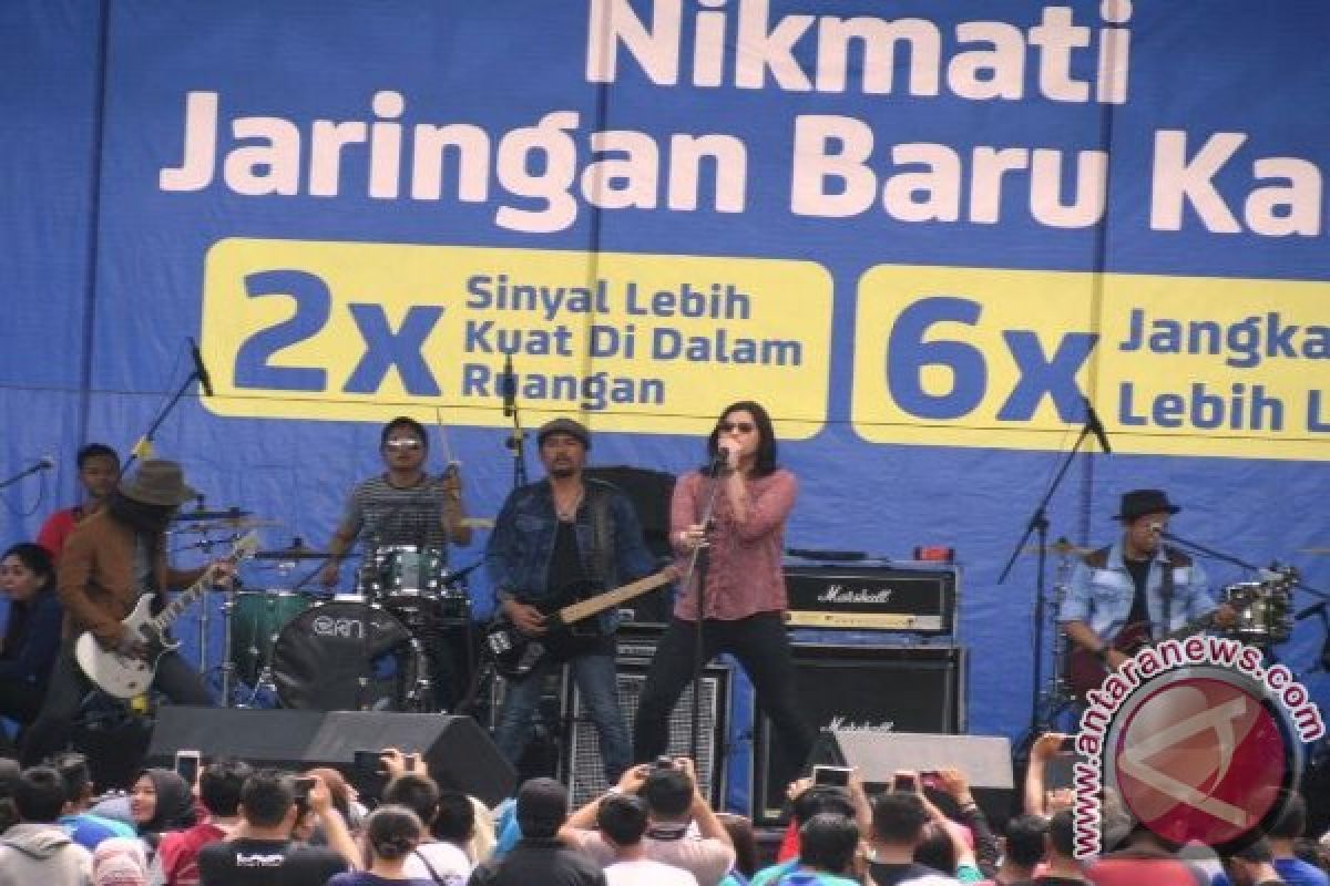 Virzha hibur warga gerakan Xtra di Palembang 