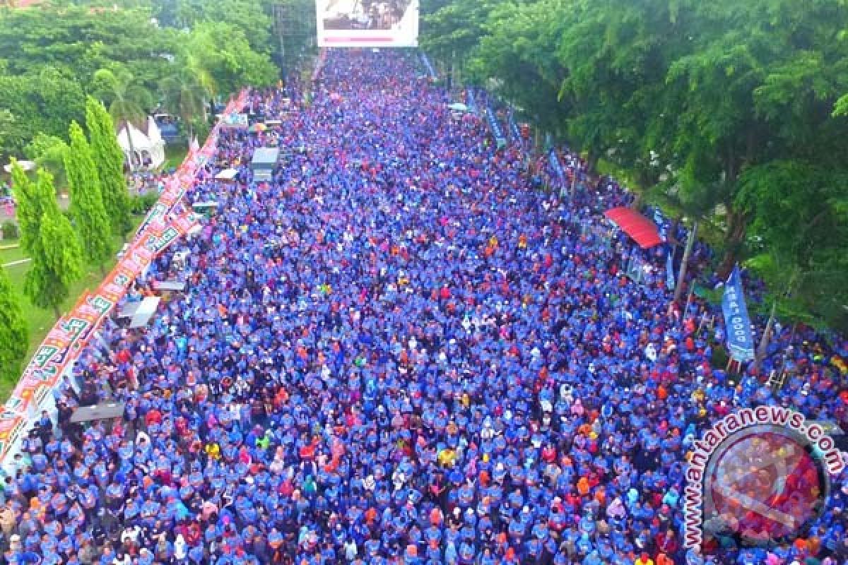 Peserta jalan sehat Makassar 200 ribu orang 