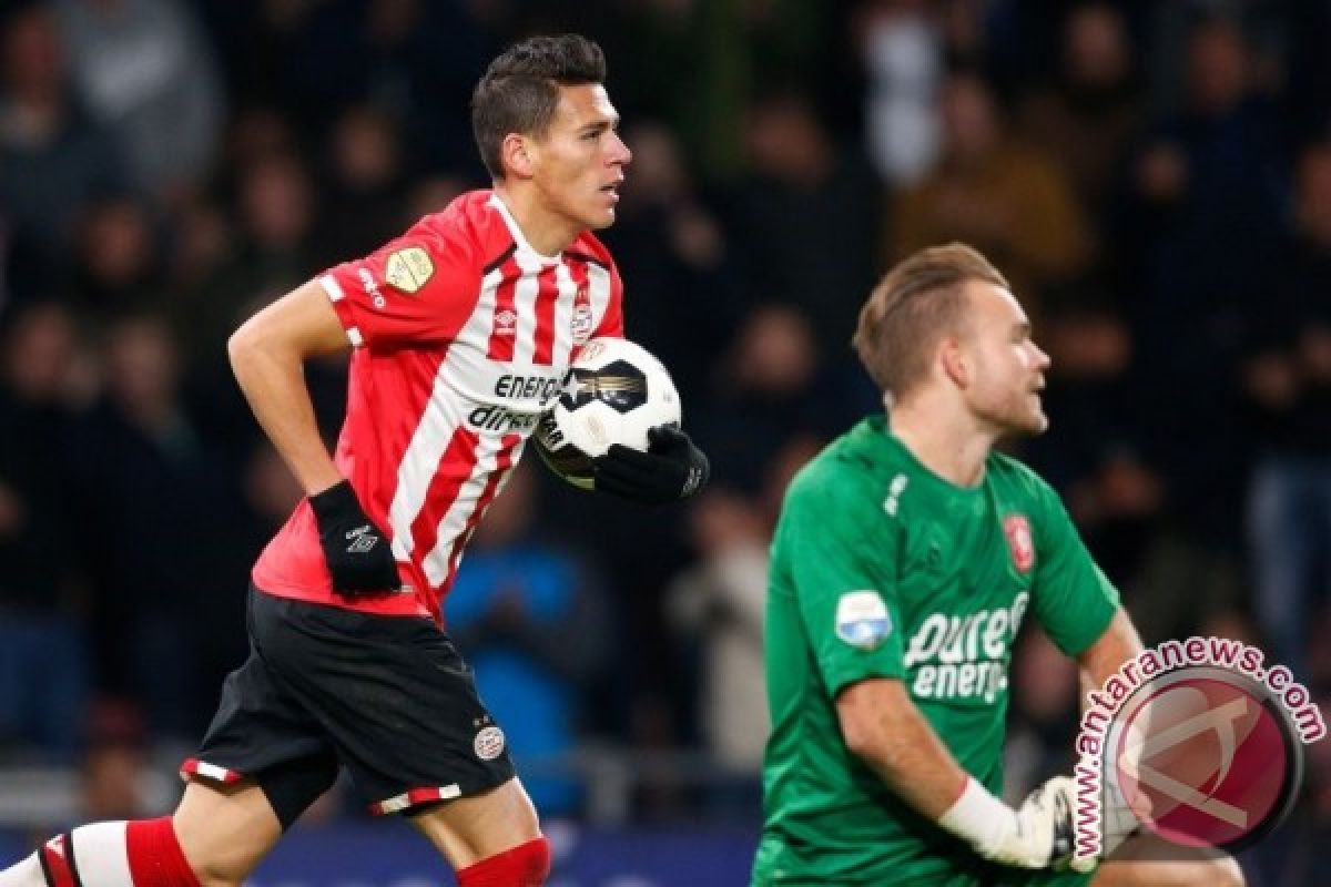 PSV ditahan imbang Twente 1-1