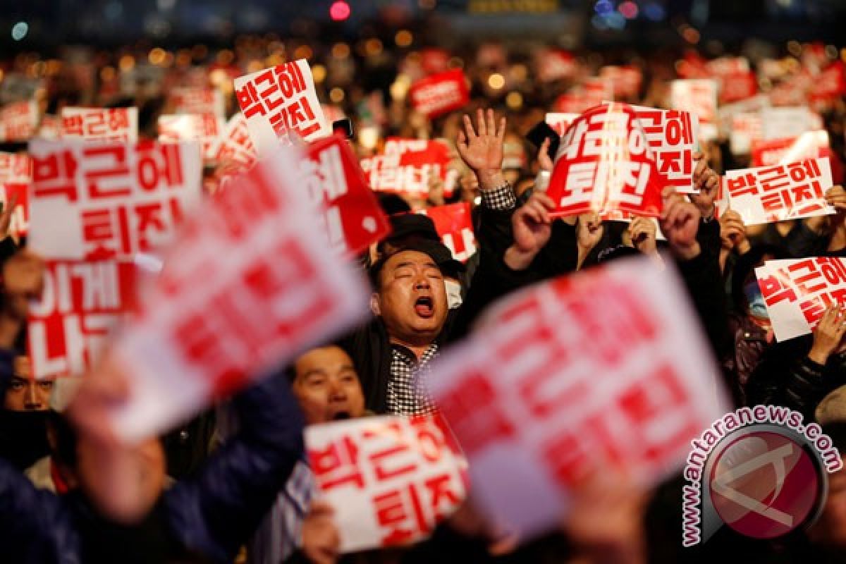 Puluhan ribu orang protes di Korsel meminta presiden turun