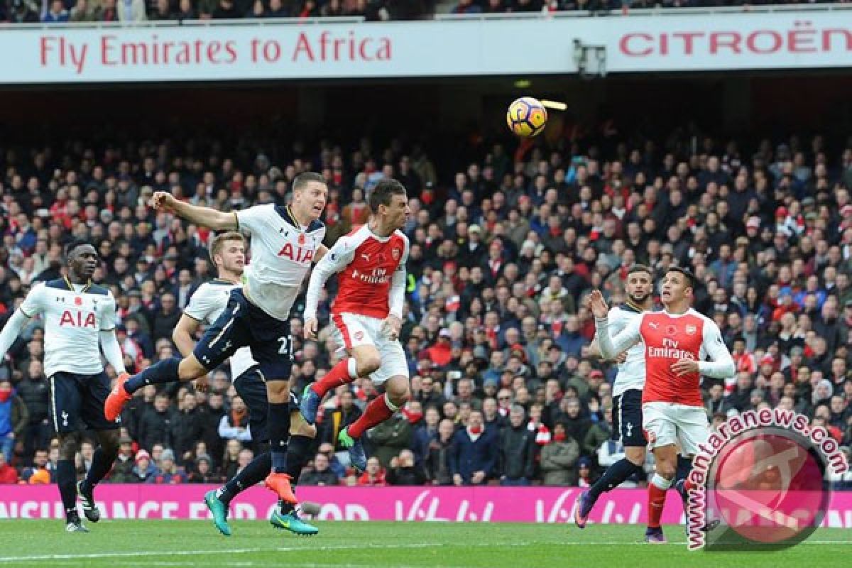 Penalti Kane bawa Spurs imbang di markas Arsenal