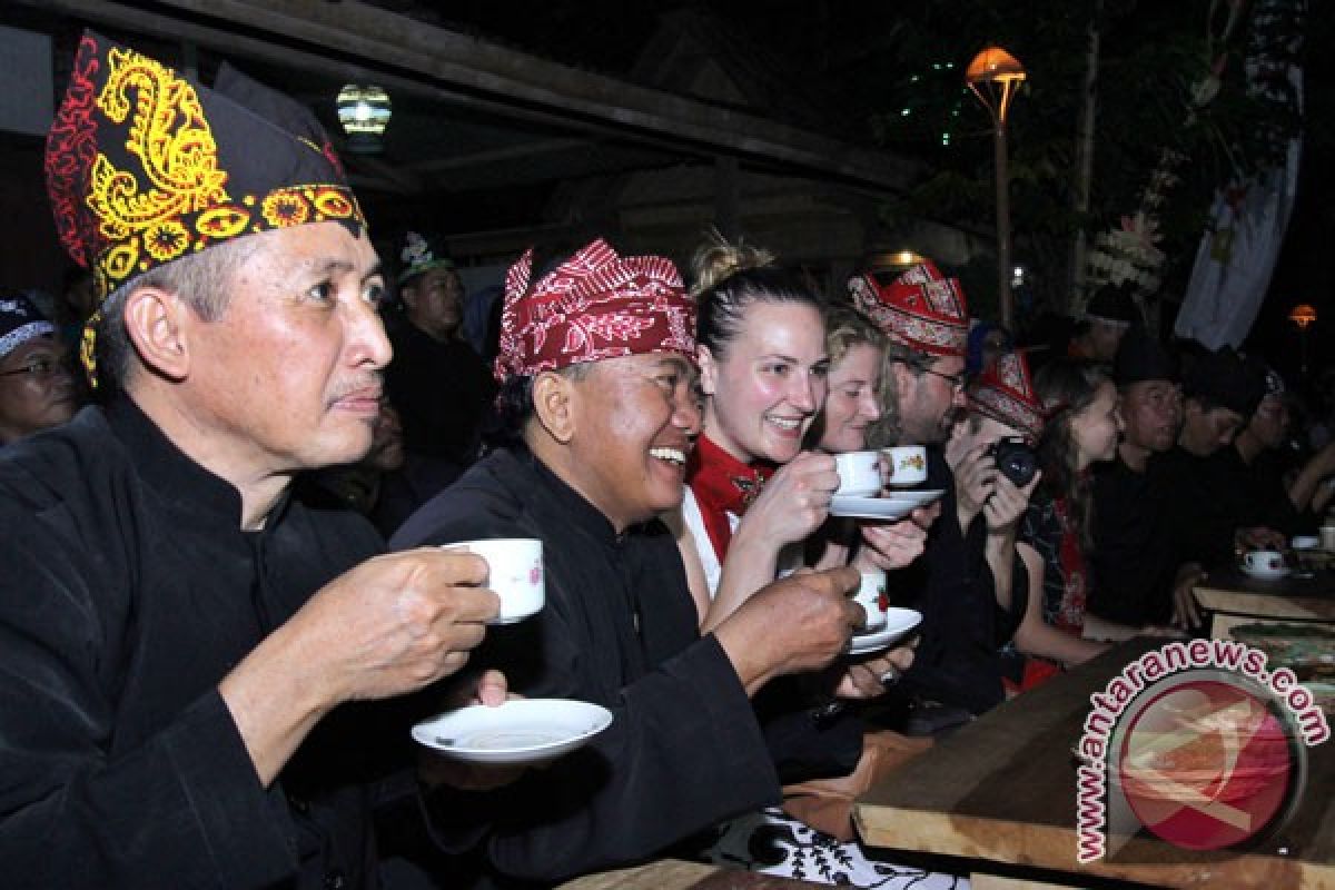Festival Ngopi Sepuluh Ewu dongkrak penjualan kopi Banyuwangi