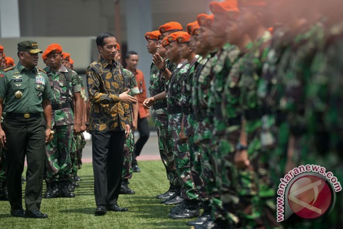 President Jokowi lauds Indonesian military for adopting a persuasive approach