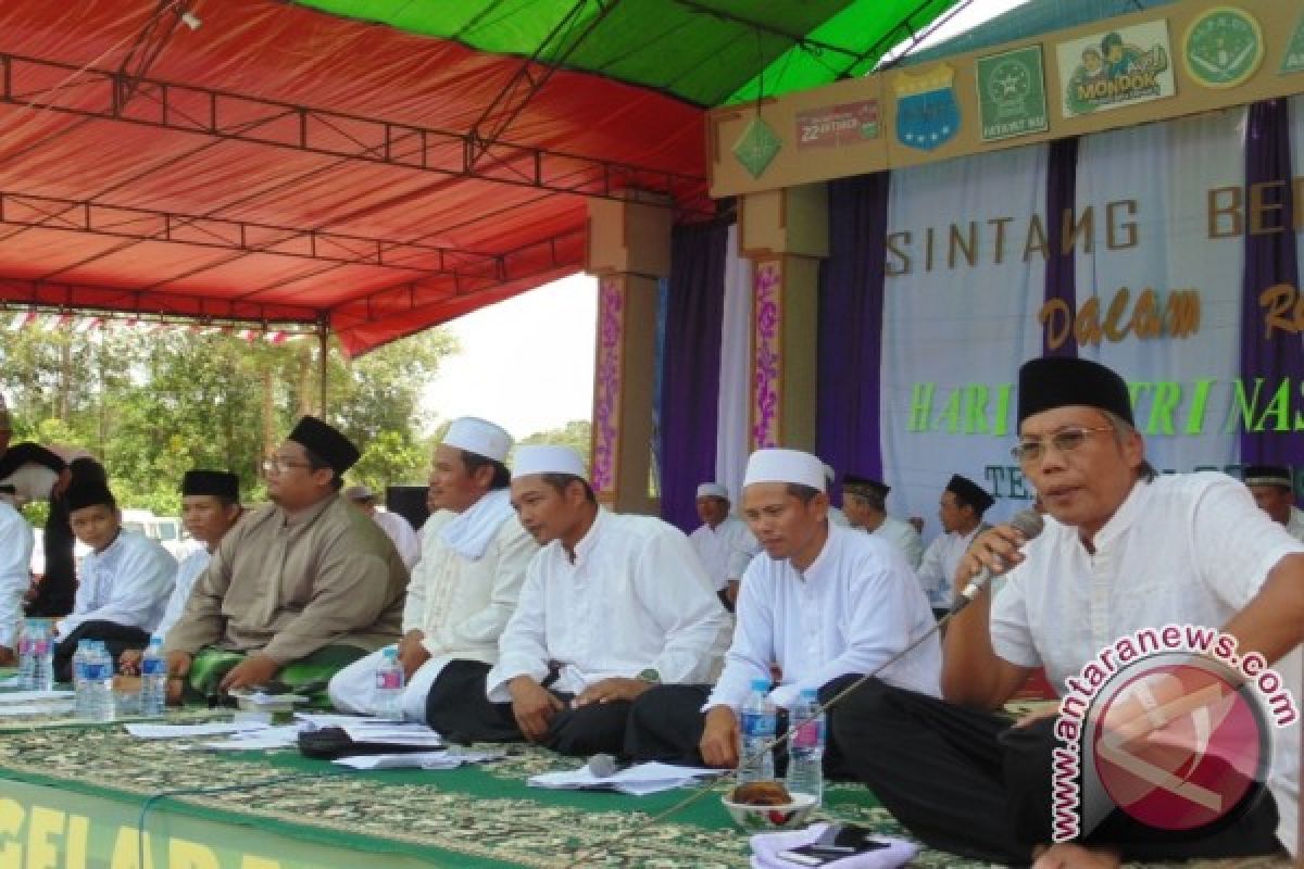 Bupati Jarot Pimpin Peringatan Hari Santri di Sintang