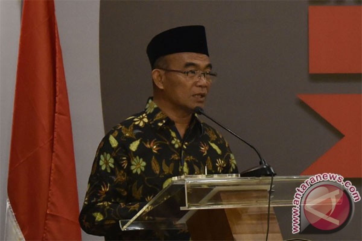 Mendikbud wajibkan gubernur-bupati dukung UNBK