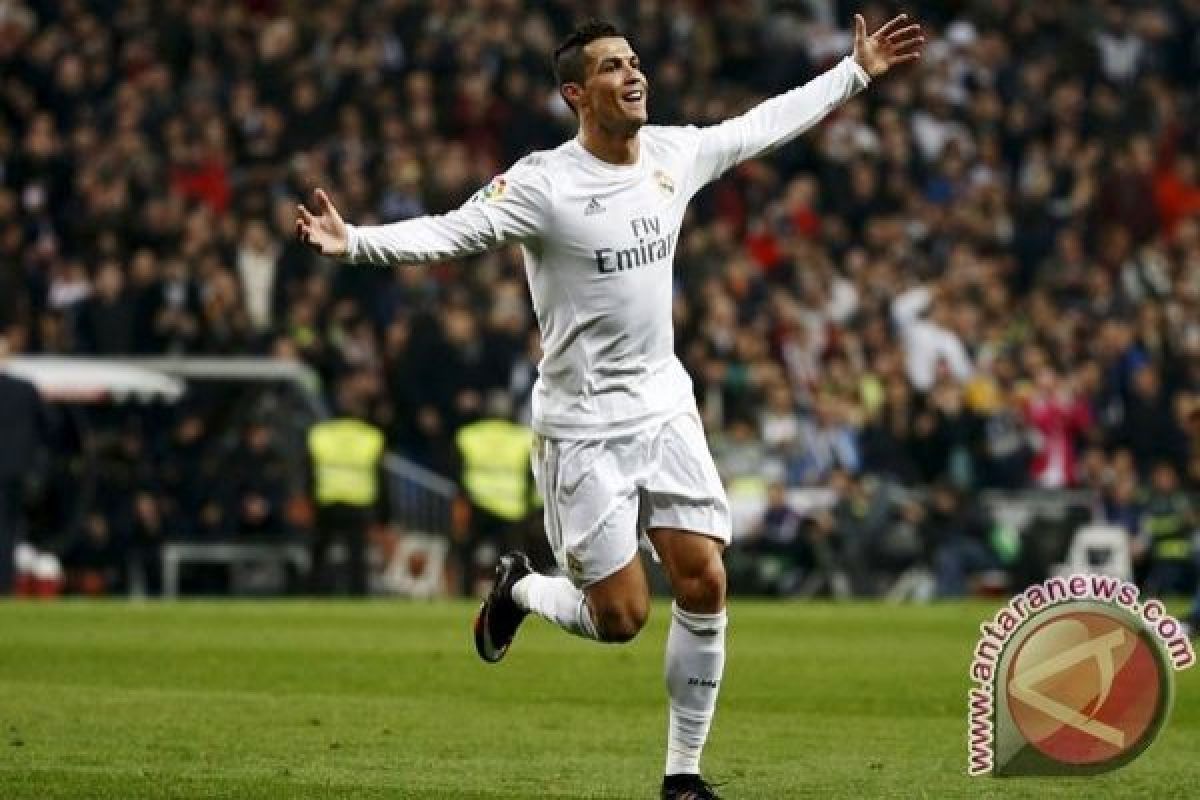 Ronaldo Raih Ballon d'Or Kelima Kalinya 
