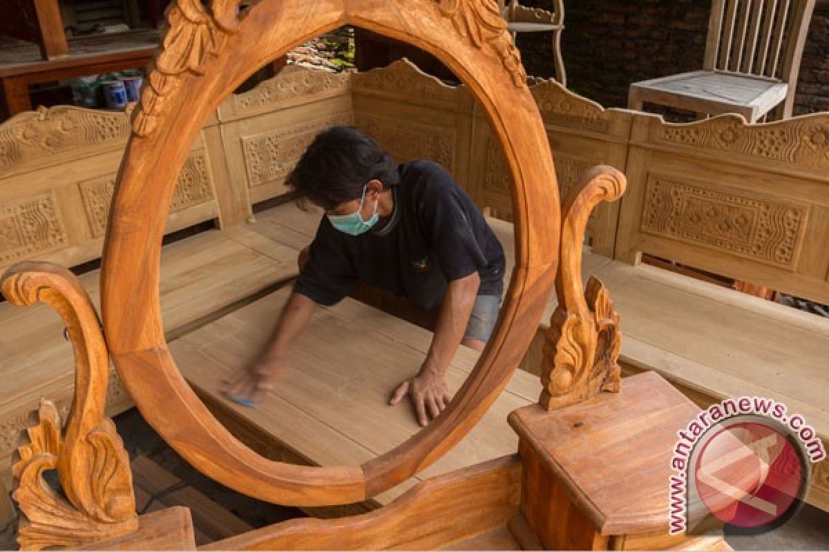 Furnitur jati Indonesia sangat diminati di Senegal