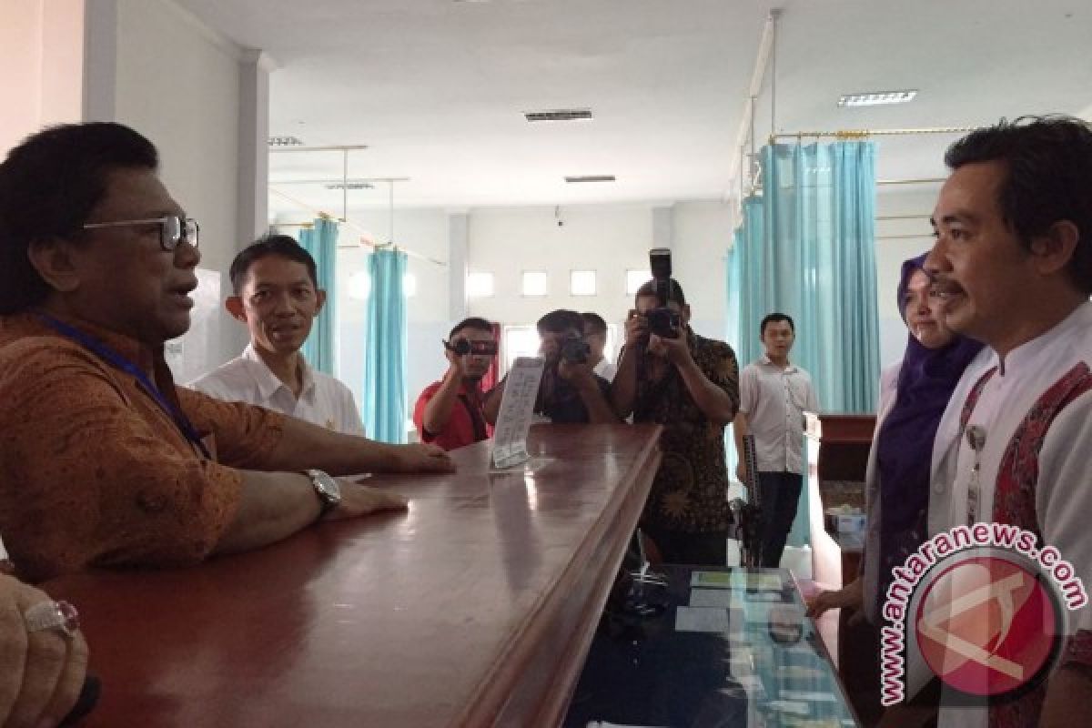 Hindari pasien ke Malaysia, Oesman imbau fasilitas RSUD Landak ditingkatkan