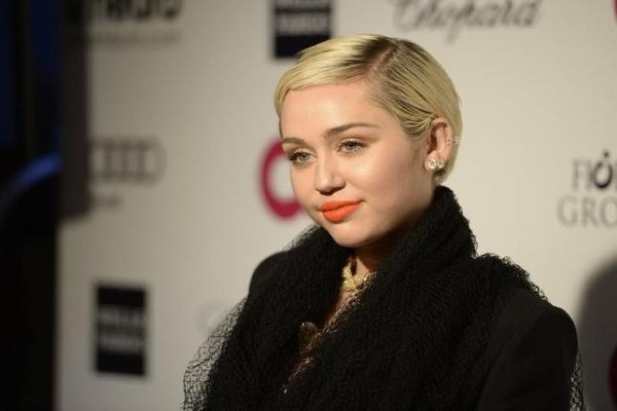 Miley Cyrus bikin heboh saat promo lagu baru