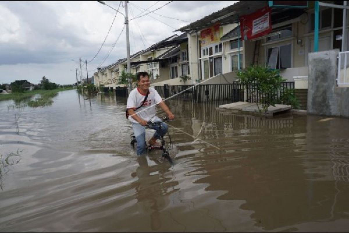 Sungai Caren Meluap Perumahan di Magelang Tergenang