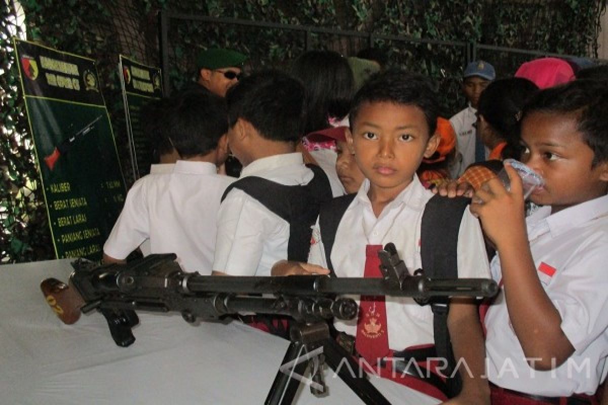   Alutsista TNI Dipamerkan di Balai Kota Kediri 