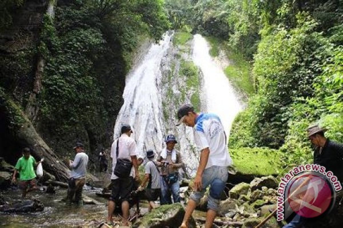 Air Terjun Tersembunyi di Pedalaman Siberut Utara