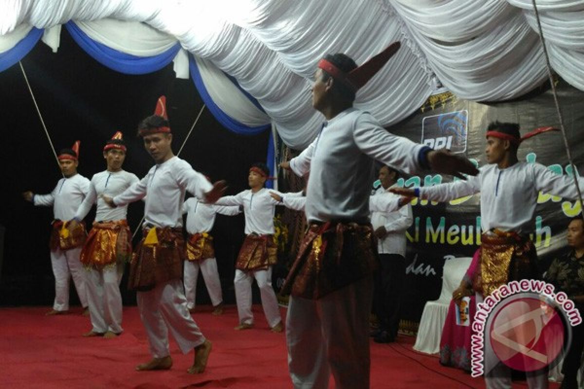 Budayawan Aceh Barat unjuk kebolehan di pentas seni