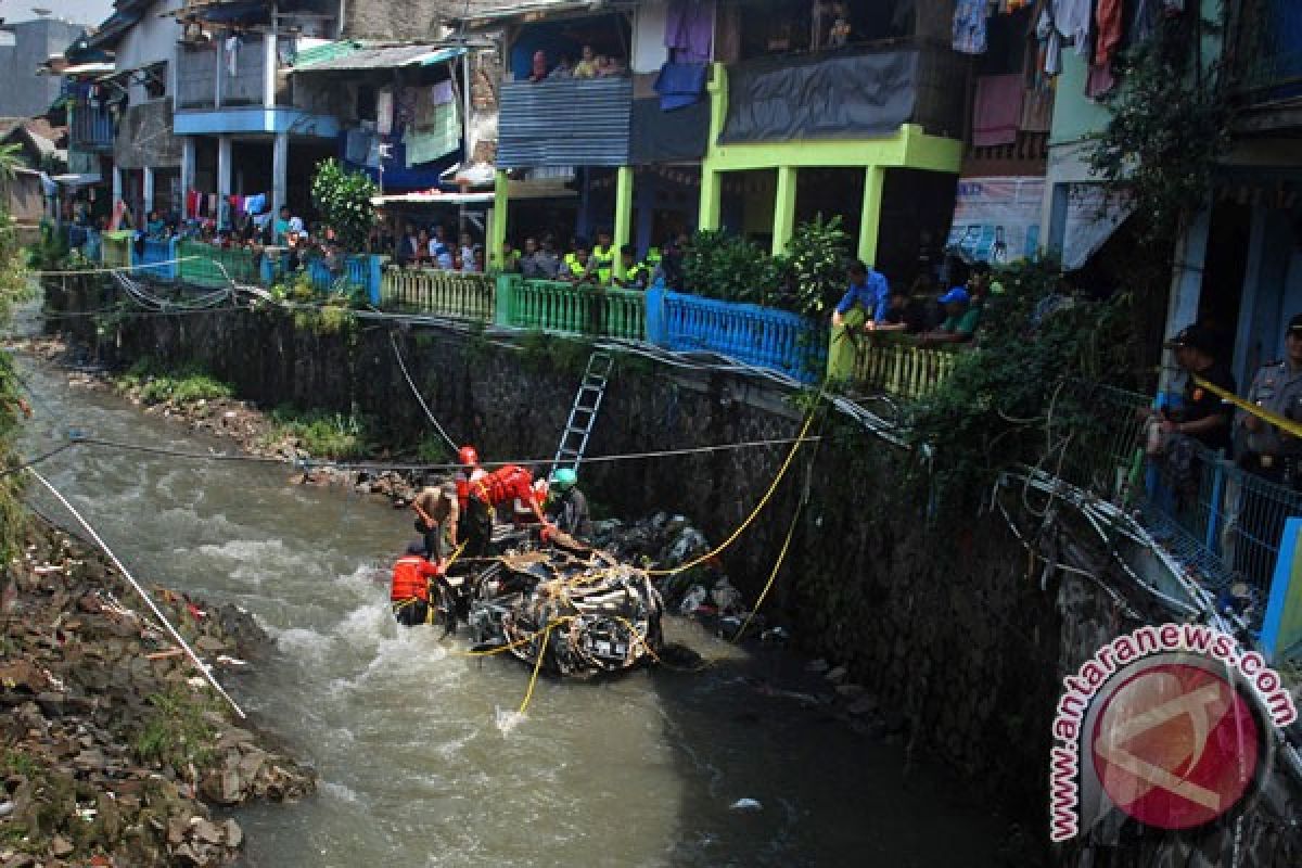 Sungai Citepus Bandung mengerikan saat banjir
